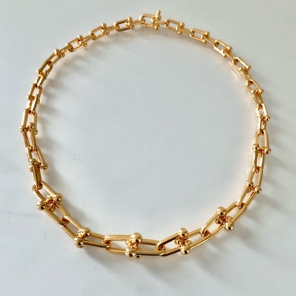 Gold Hardware Graduated Link U Necklace - Picture 8 of 12